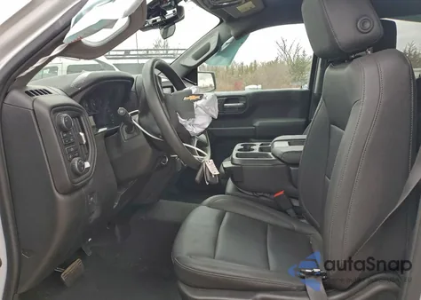 2024 Chevrolet Silverado K1500 z USA, uszkodzony, nr VIN 1GCRDAED4RZ199883